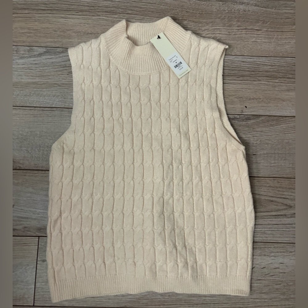 NWT Women’s Sweater Vest- Medium